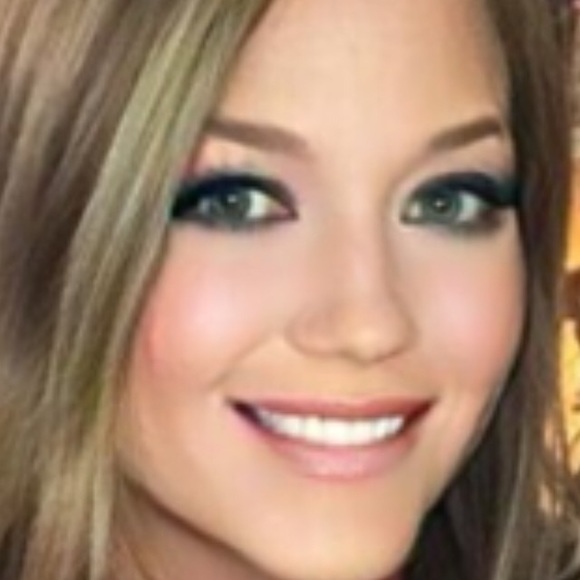 Meet your Posher, Leandra - Picture 1 of 1